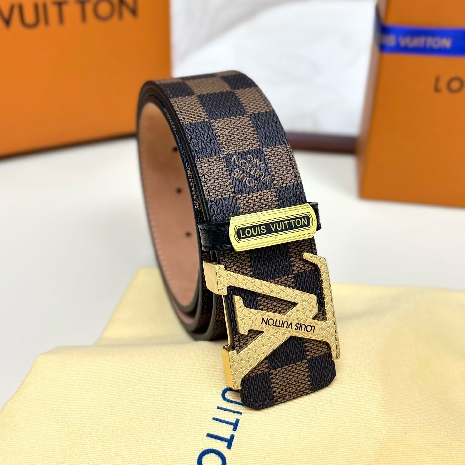 高級ルイヴィトンスーパーコピーベルト4.0ソリッドスチール刻印バックル 663071