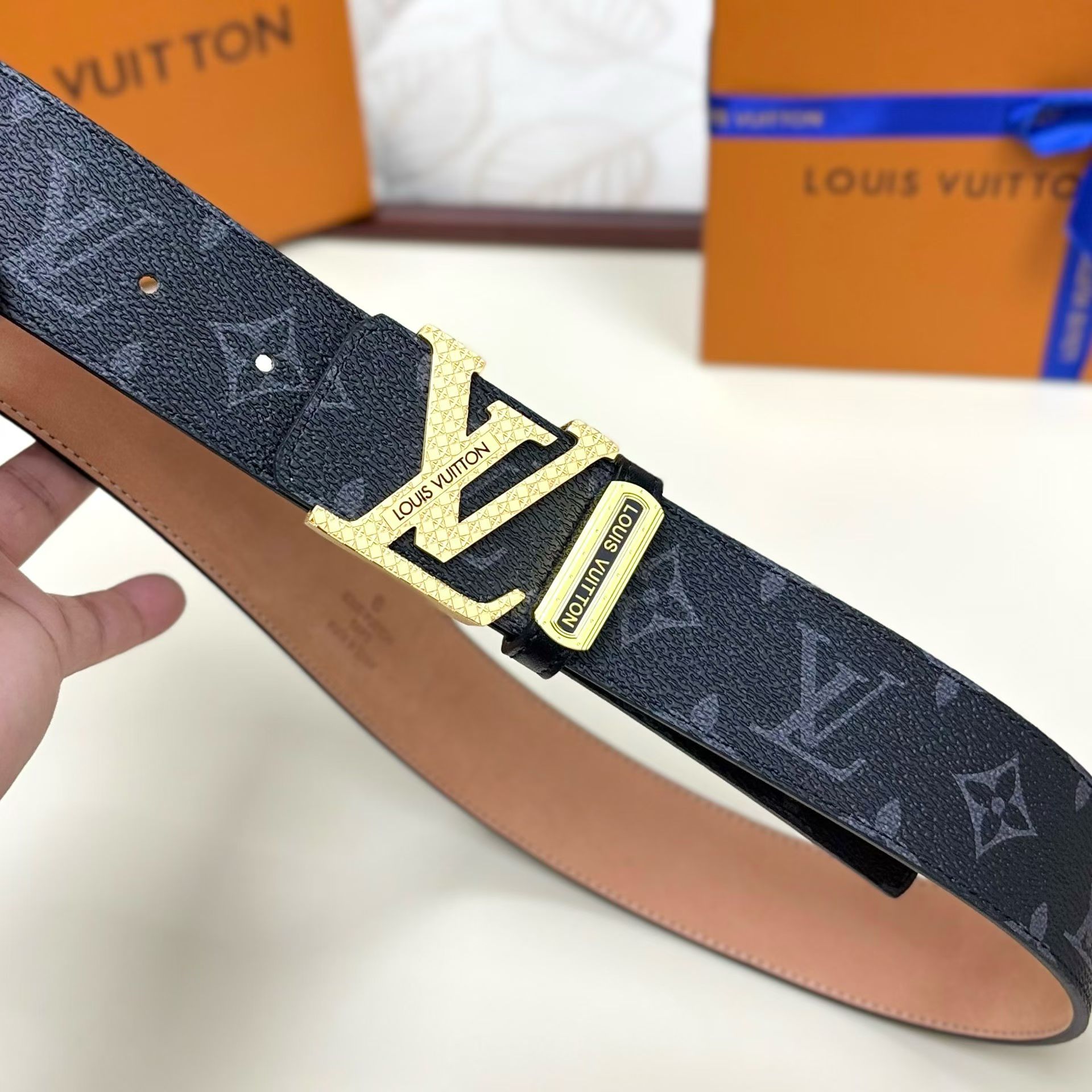 ルイヴィトンベルトコピーソリッドスチール刻印バックルN級品実物写真 663072代引きを販売