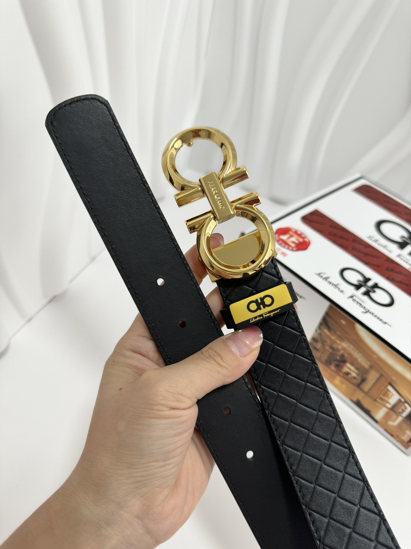 ブランドフェラガモコピー男性ベルト最高級牛革100%自身用にも最適です 667809人気