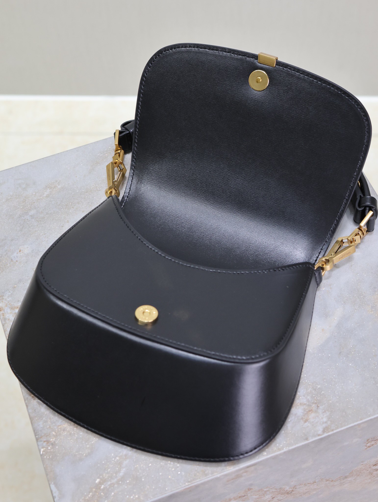 最新のサンローランのアンダーアームバッグスーパーコピーN級品通販 753824N級品