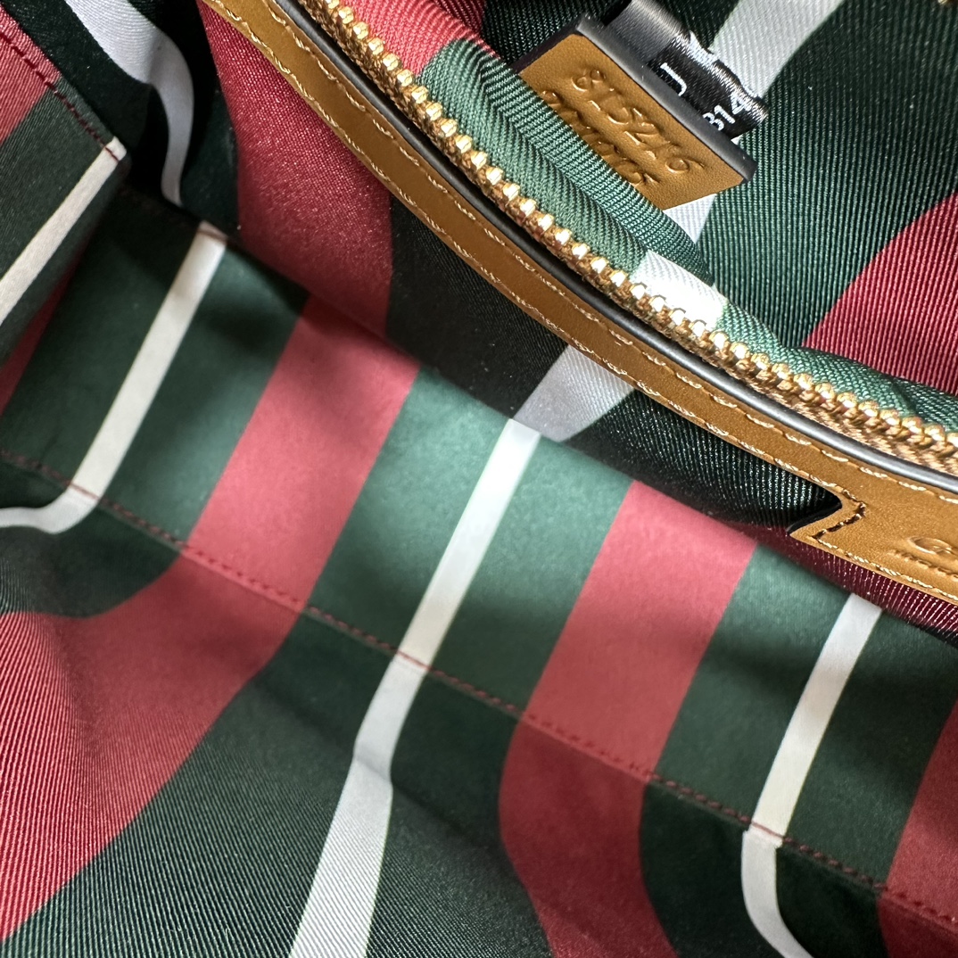 グッチ2025新商品偽物ショルダーバッグスーパーコピーなど情報満載！ 815216-2代引きを販売