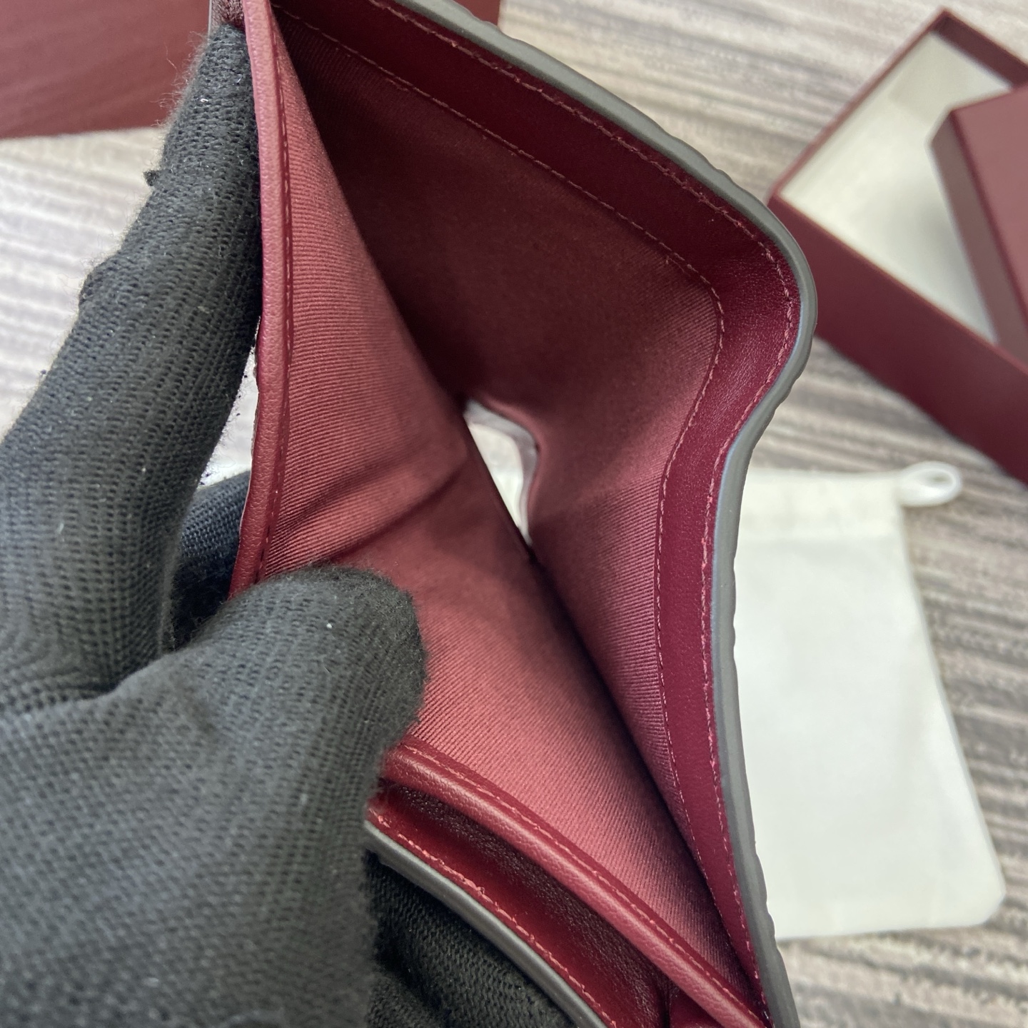 グッチ 2025年秋冬アンコールレッドフラワープレストブランド財布品質と安心 847208最高級