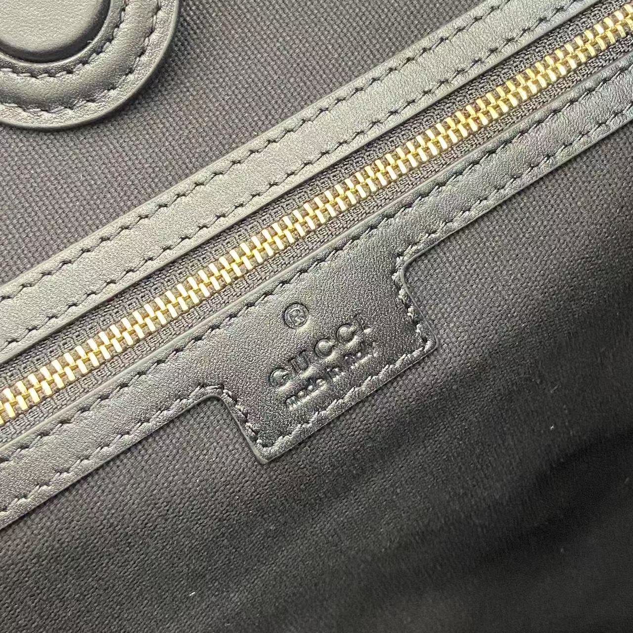 2025日本最大級のグッチスーパーコピーエンブレムブラック通販バケットバッグ 847452品質保証