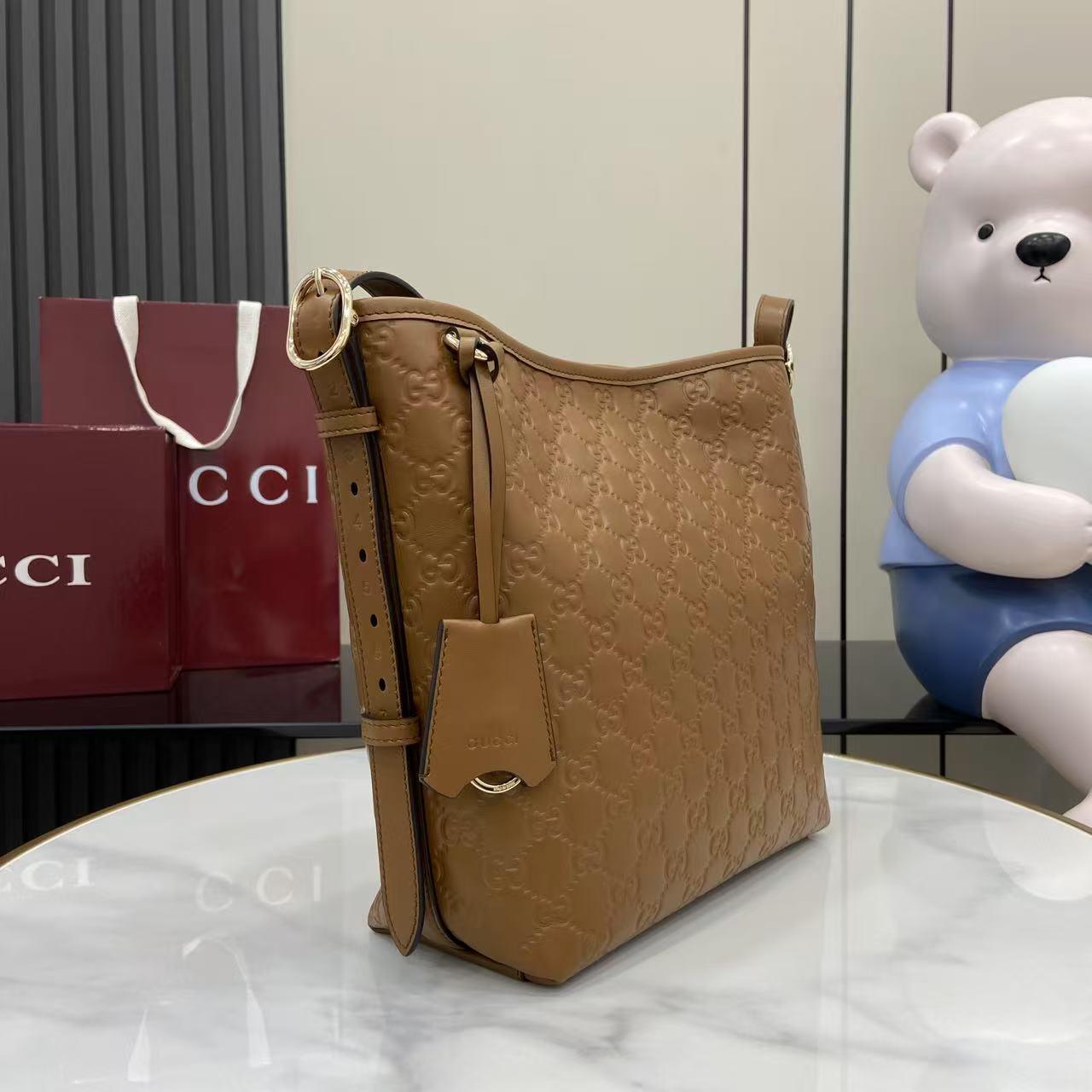 2025年グッチコピーエンブレムバッグ偽物品専門店です品質100%保証 848883通販