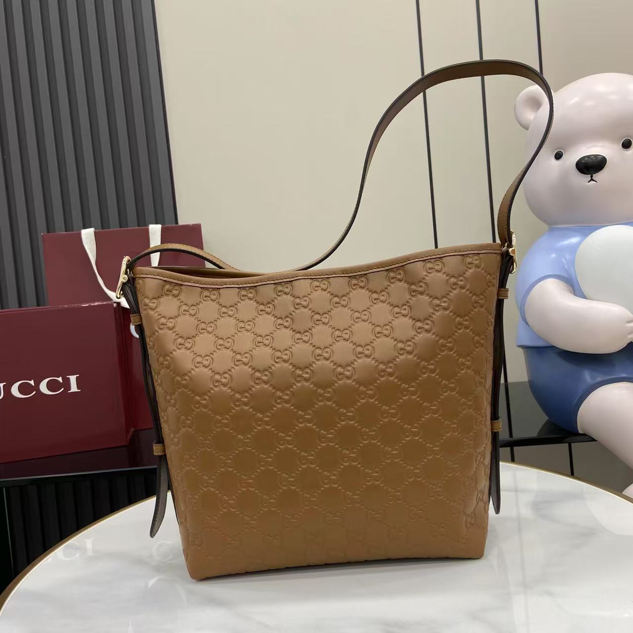 2025年グッチコピーエンブレムバッグ偽物品専門店です品質100%保証 848883激安送料無料