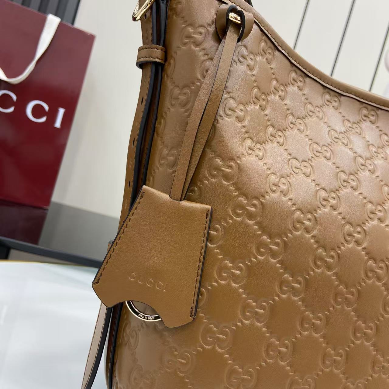 2025年グッチコピーエンブレムバッグ偽物品専門店です品質100%保証 848883N級品