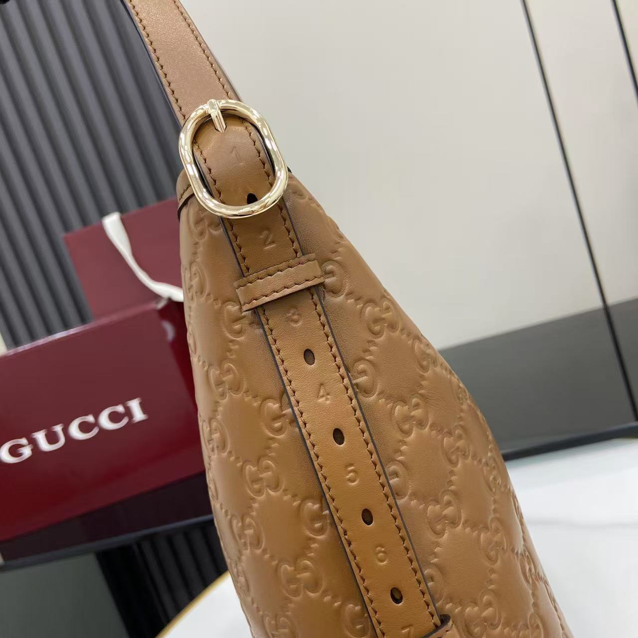 2025年グッチコピーエンブレムバッグ偽物品専門店です品質100%保証 848883代引きを販売