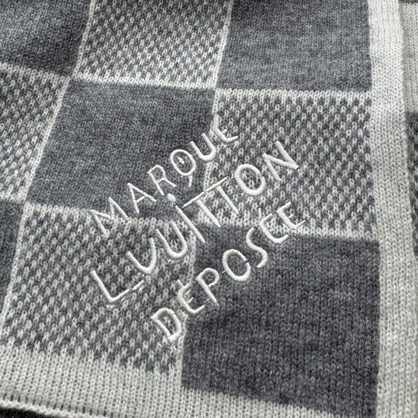 2025最新商品限定ルイヴィトンダメージボードパターンウールニットマフラー LV00893最高級