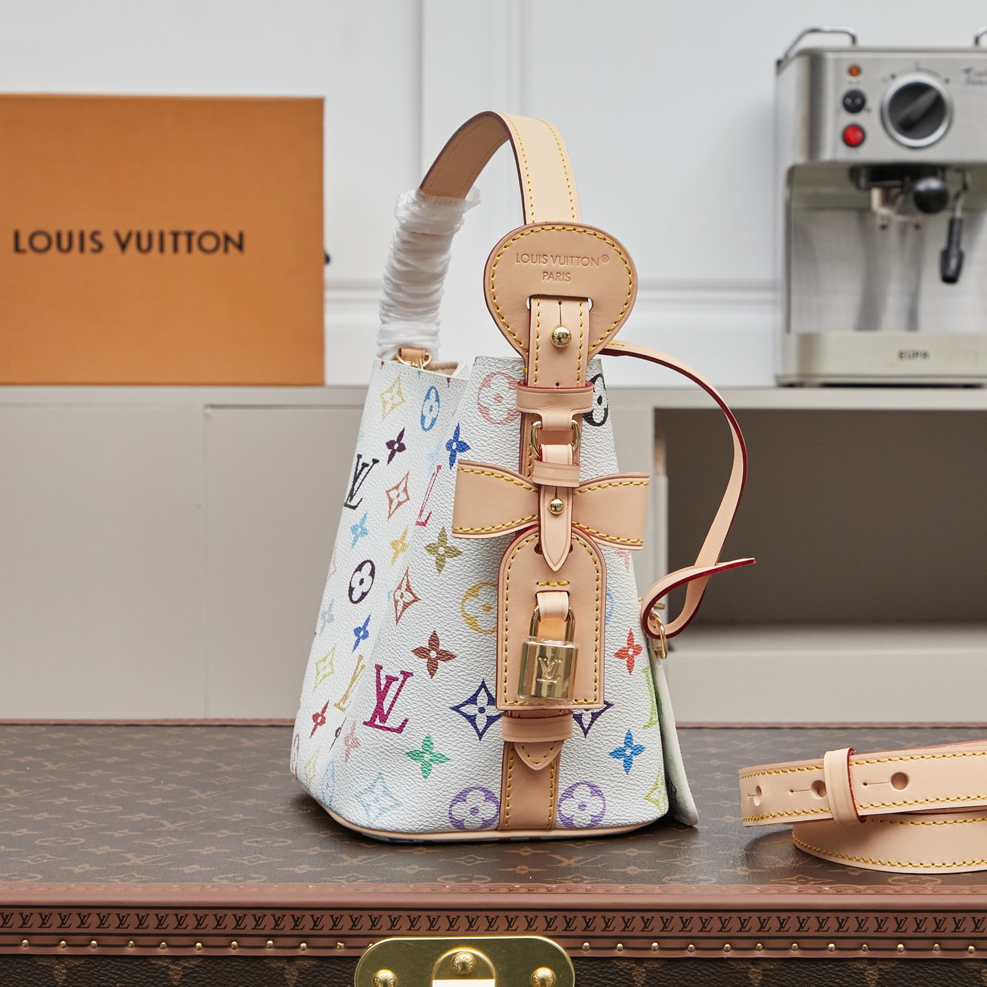 最新高品質のルイヴィトンの白いオールインワンハンドバッグコピー M13089激安送料無料