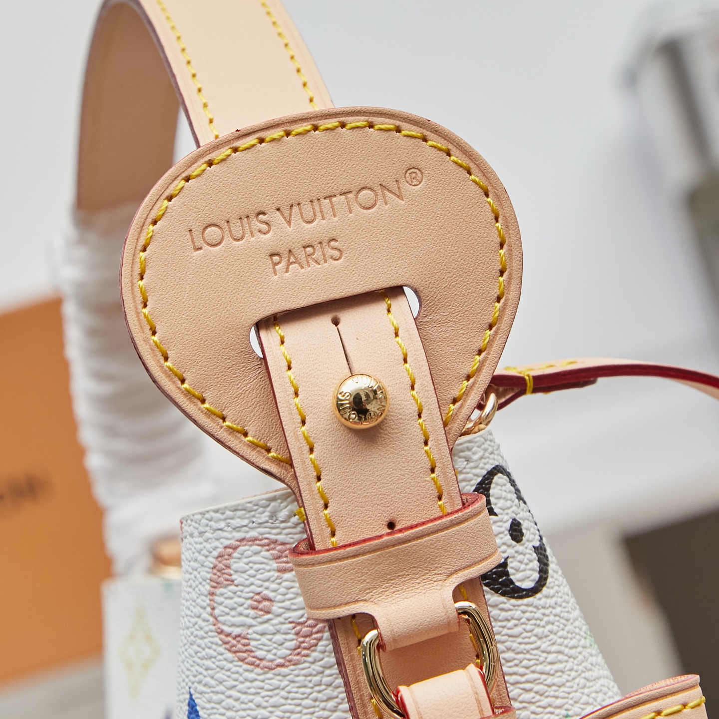 最新高品質のルイヴィトンの白いオールインワンハンドバッグコピー M13089最高級