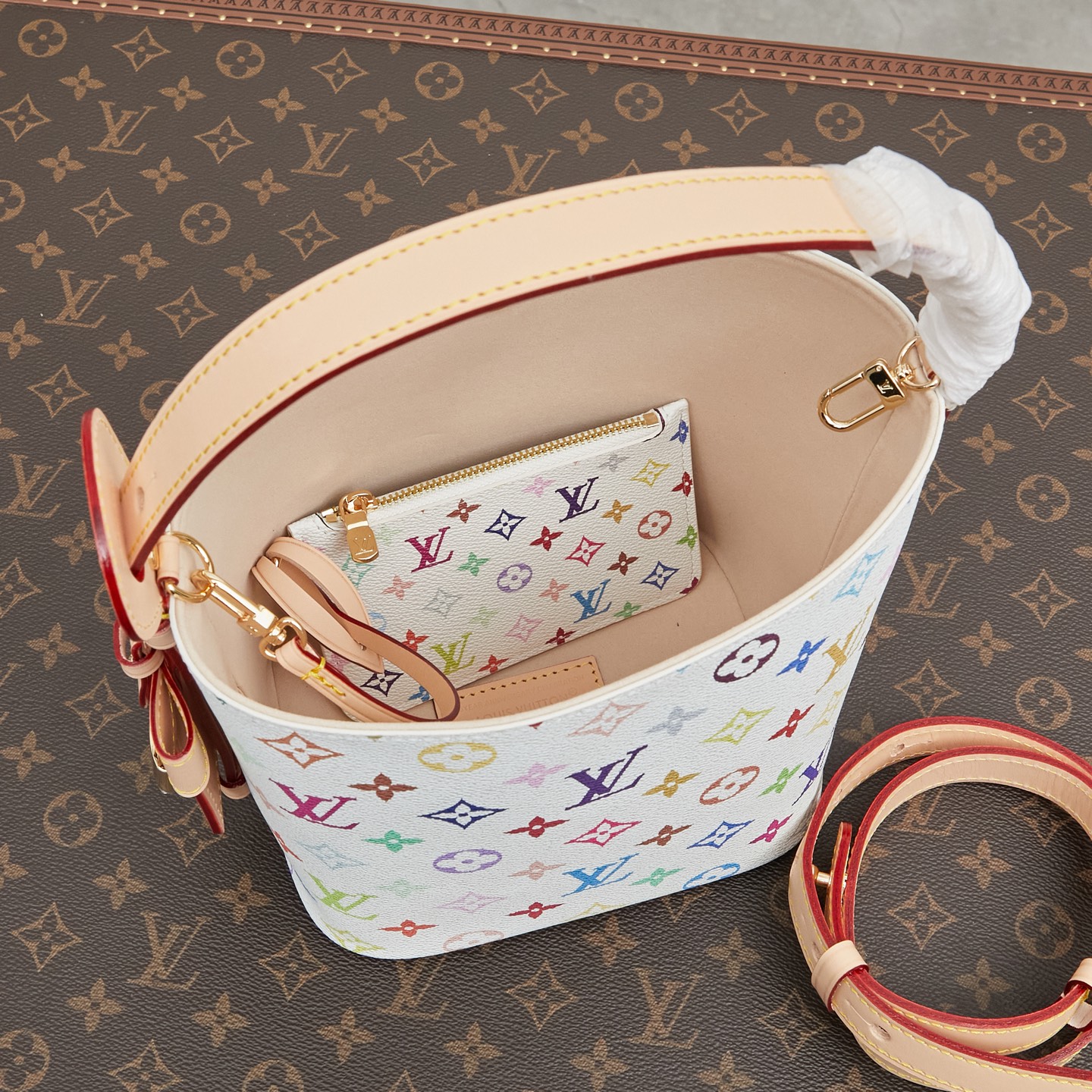 最新高品質のルイヴィトンの白いオールインワンハンドバッグコピー M13089代引きを販売