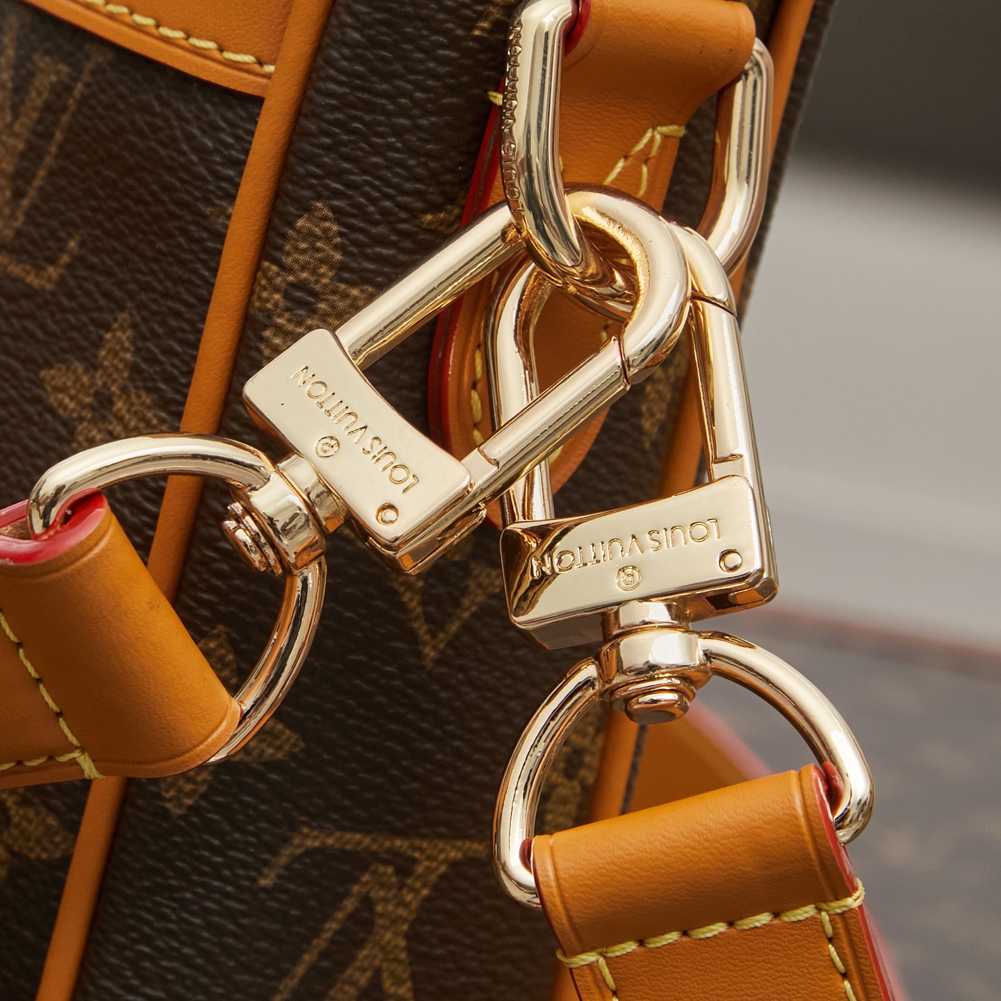 当店人気ルイヴィトンショルダーバッグコピーの2025年春夏バッグ M14013人気