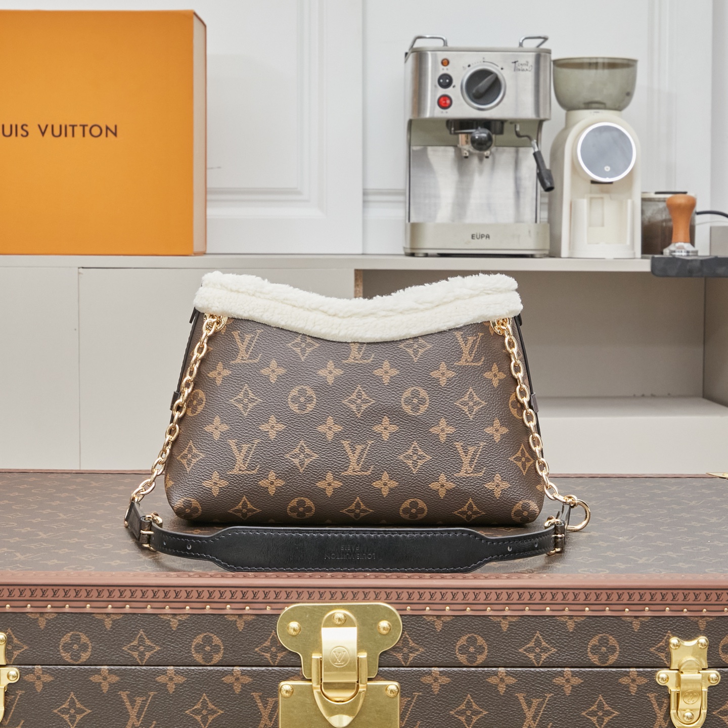 2025日本全国送料無料ルイヴィトンのシープスキントリムハンドバッグ M26568通販