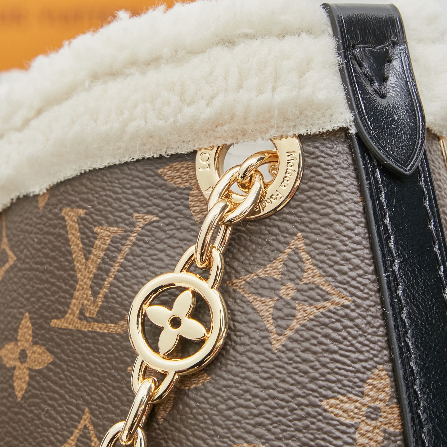 2025日本全国送料無料ルイヴィトンのシープスキントリムハンドバッグ M26568最高級