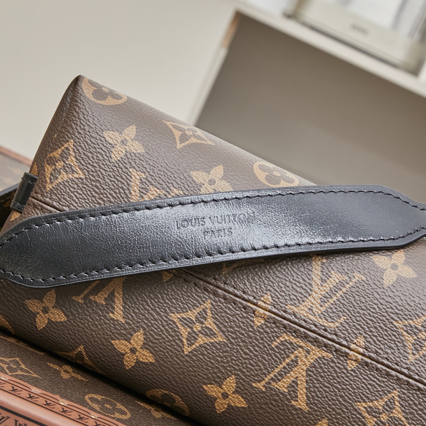 2025日本全国送料無料ルイヴィトンのシープスキントリムハンドバッグ M26568N級品