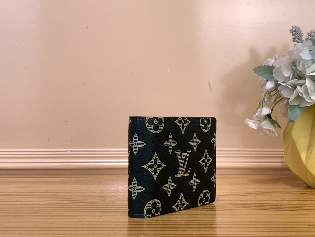 【超話題】ルイヴィトン新しい色メンズショートスーパーコピー財布 M27150信用第一通販