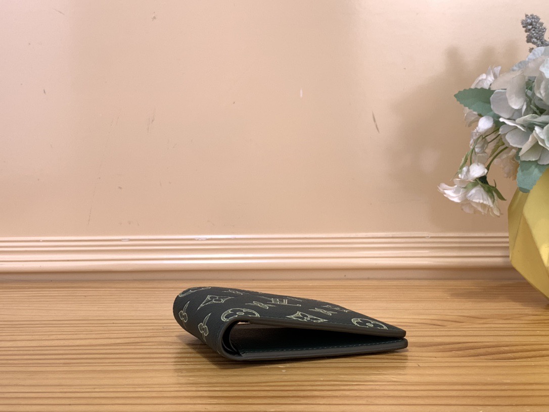 【超話題】ルイヴィトン新しい色メンズショートスーパーコピー財布 M27150信用第一高い品質