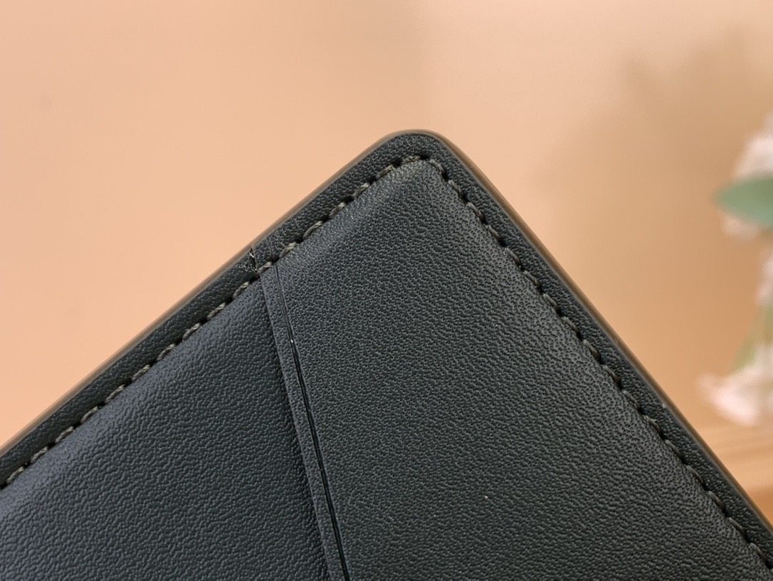 【超話題】ルイヴィトン新しい色メンズショートスーパーコピー財布 M27150信用第一最高級