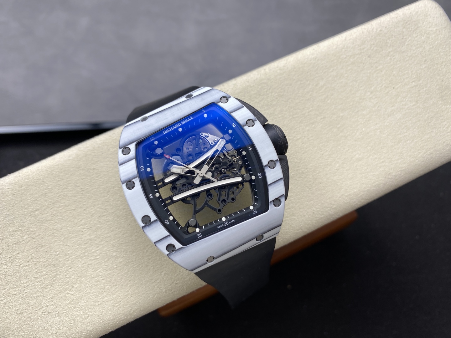 リシャールミル高品質ミラー カーボンファイバー スケルトンスーパーコピー時計 RM061人気