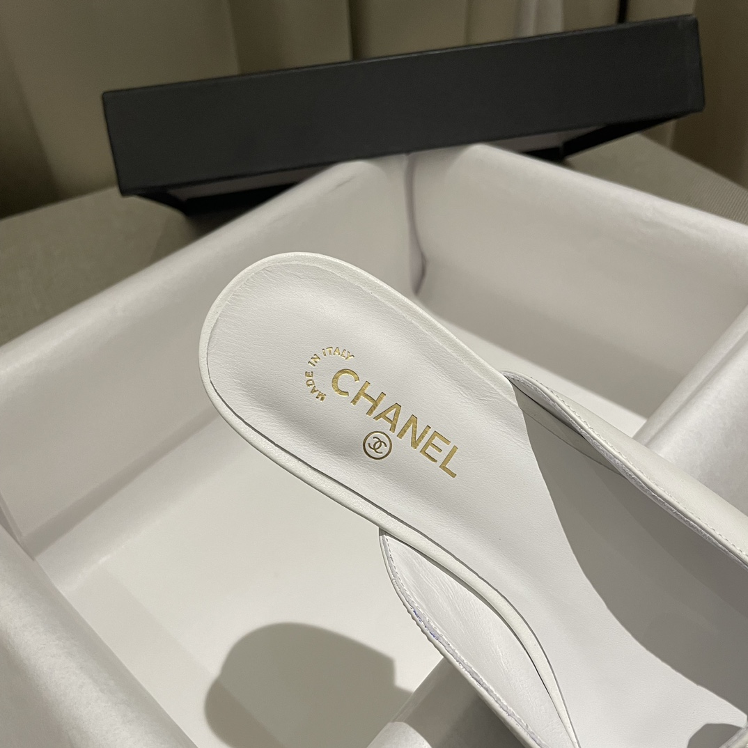 2025今年新款のシャネルお気に入り美しいヒット商品スリッパ ch440399-2N級品