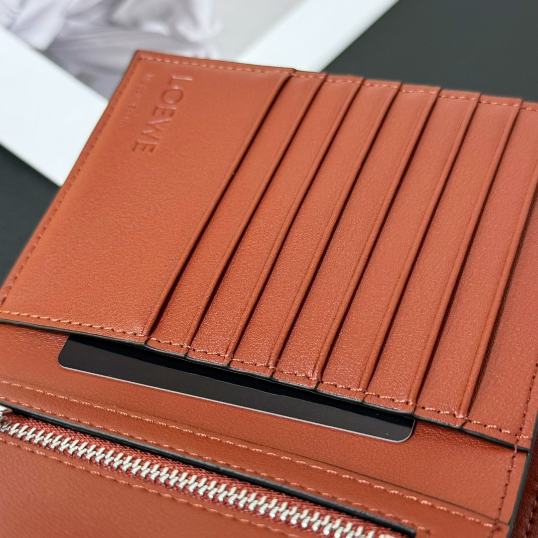 新商品 ロエベ小銭入れ偽物財布スーパーコピー lo52069品質保証