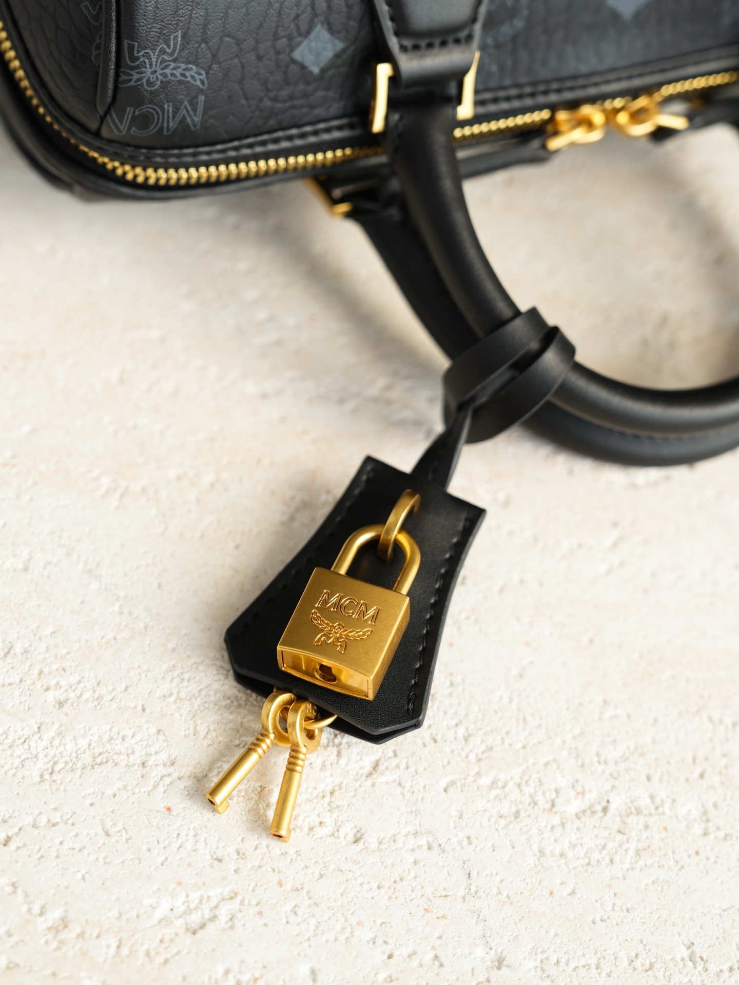 知名度はNo.1MCM ミディアム エラ ボストン高級コピーバッグ 100693N級品