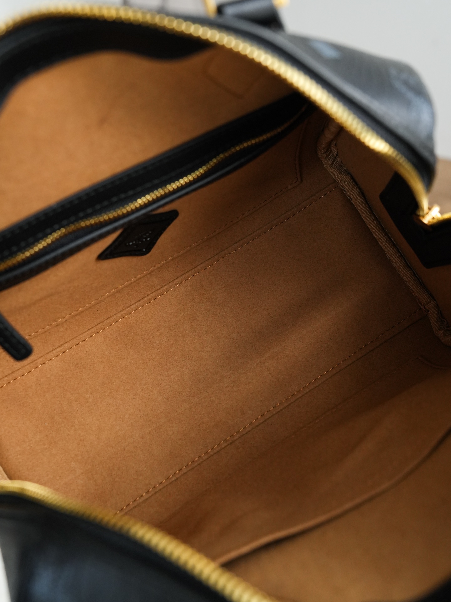 知名度はNo.1MCM ミディアム エラ ボストン高級コピーバッグ 100693品質保証