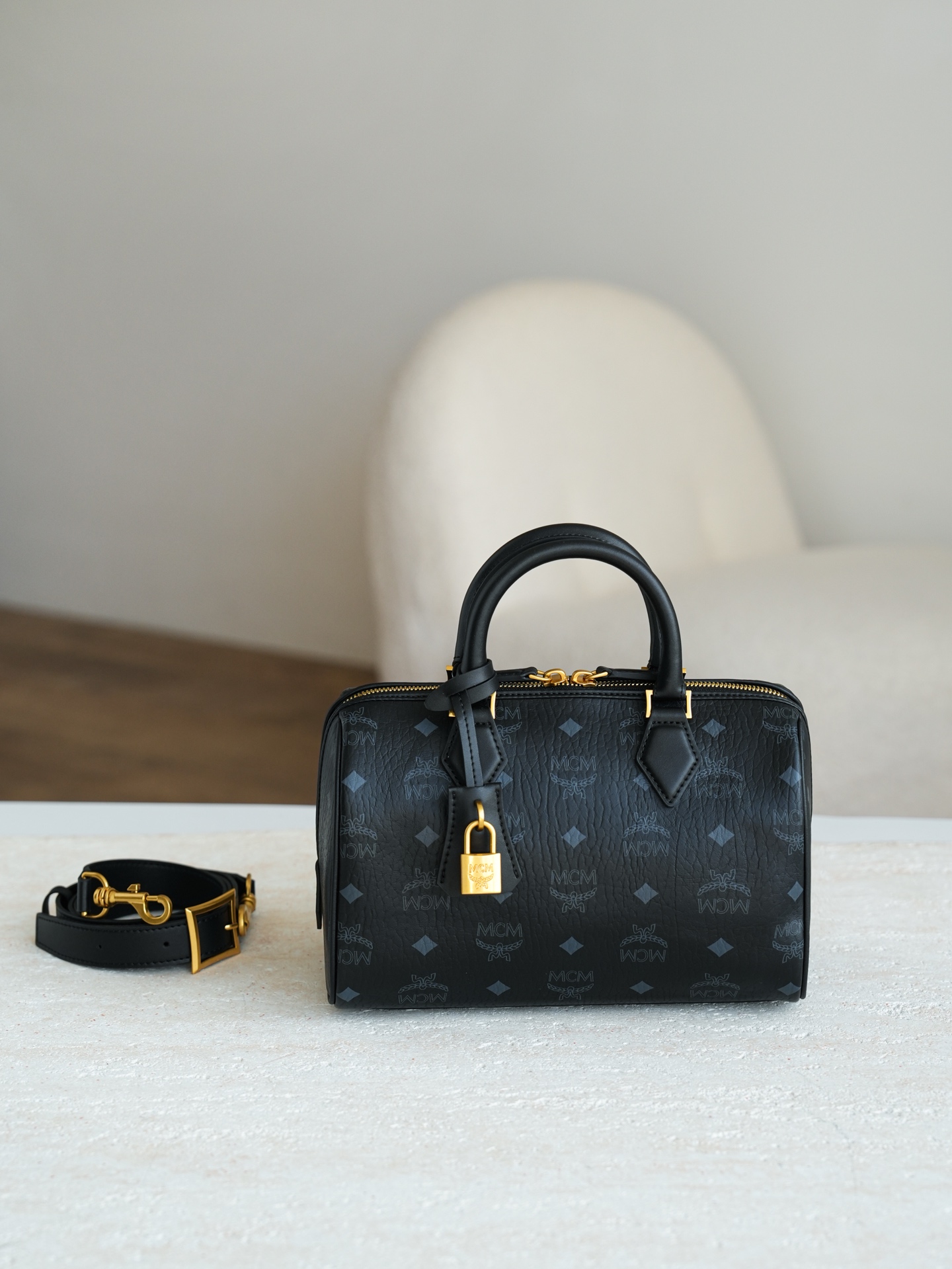 知名度はNo.1MCM ミディアム エラ ボストン高級コピーバッグ 100693