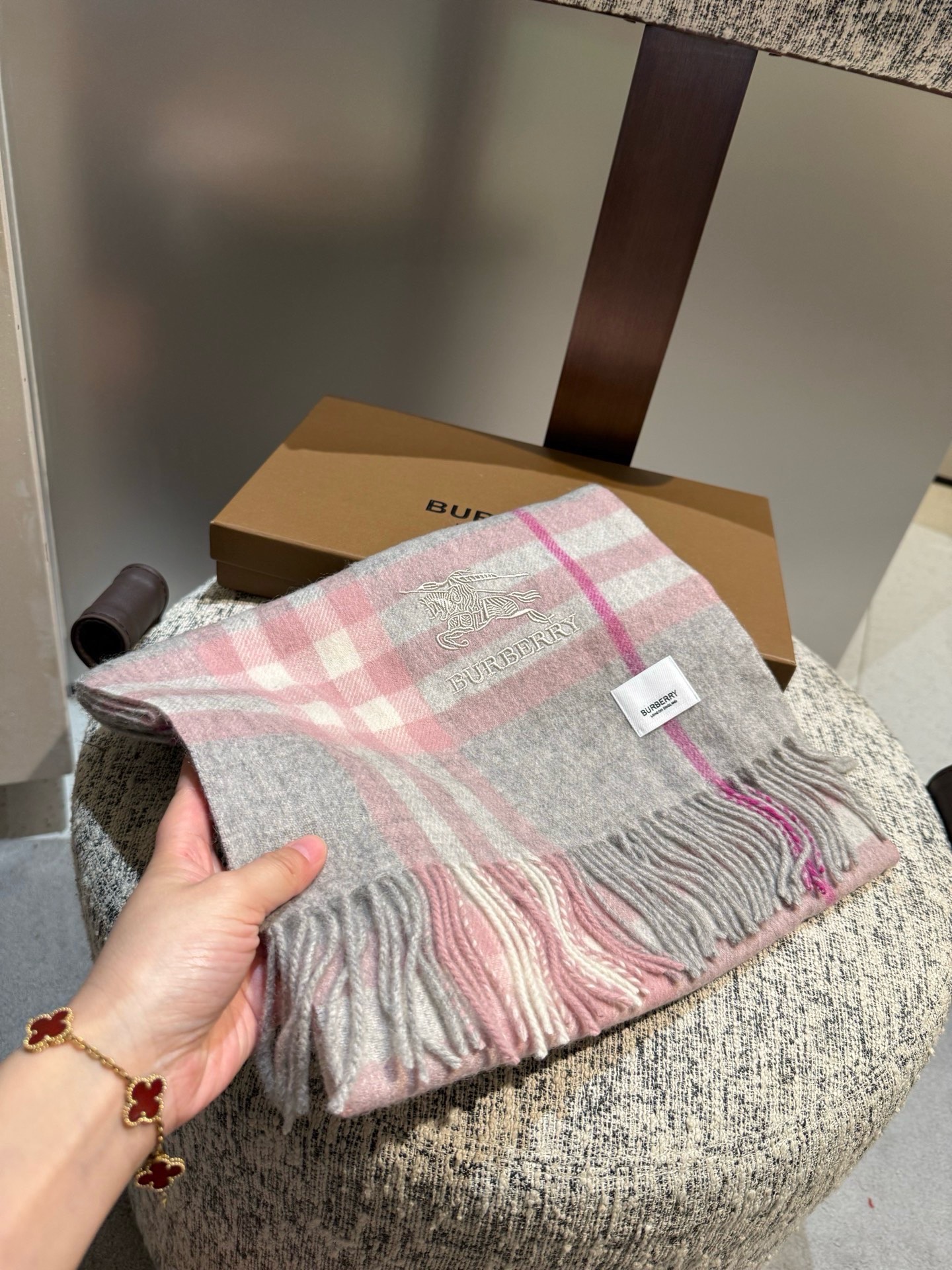 男女兼用の超高品質で最新のバーバリースーパーコピースカーフ 105669通販