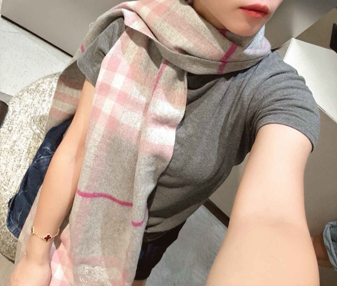 男女兼用の超高品質で最新のバーバリースーパーコピースカーフ 105669