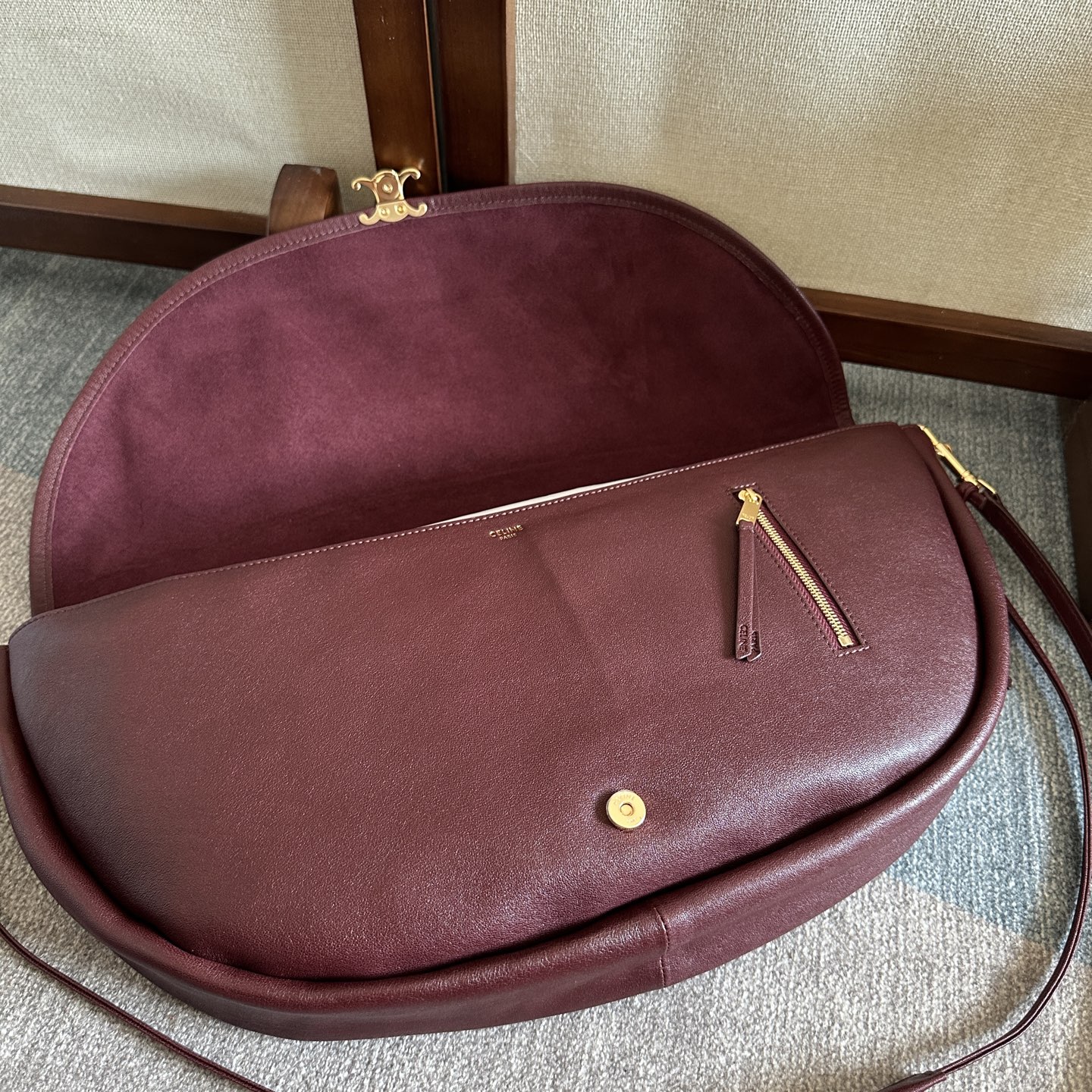 2026新着商品セリーヌショルダーバッグコピークラレットハーフムーンバッグシリーズ 124142人気