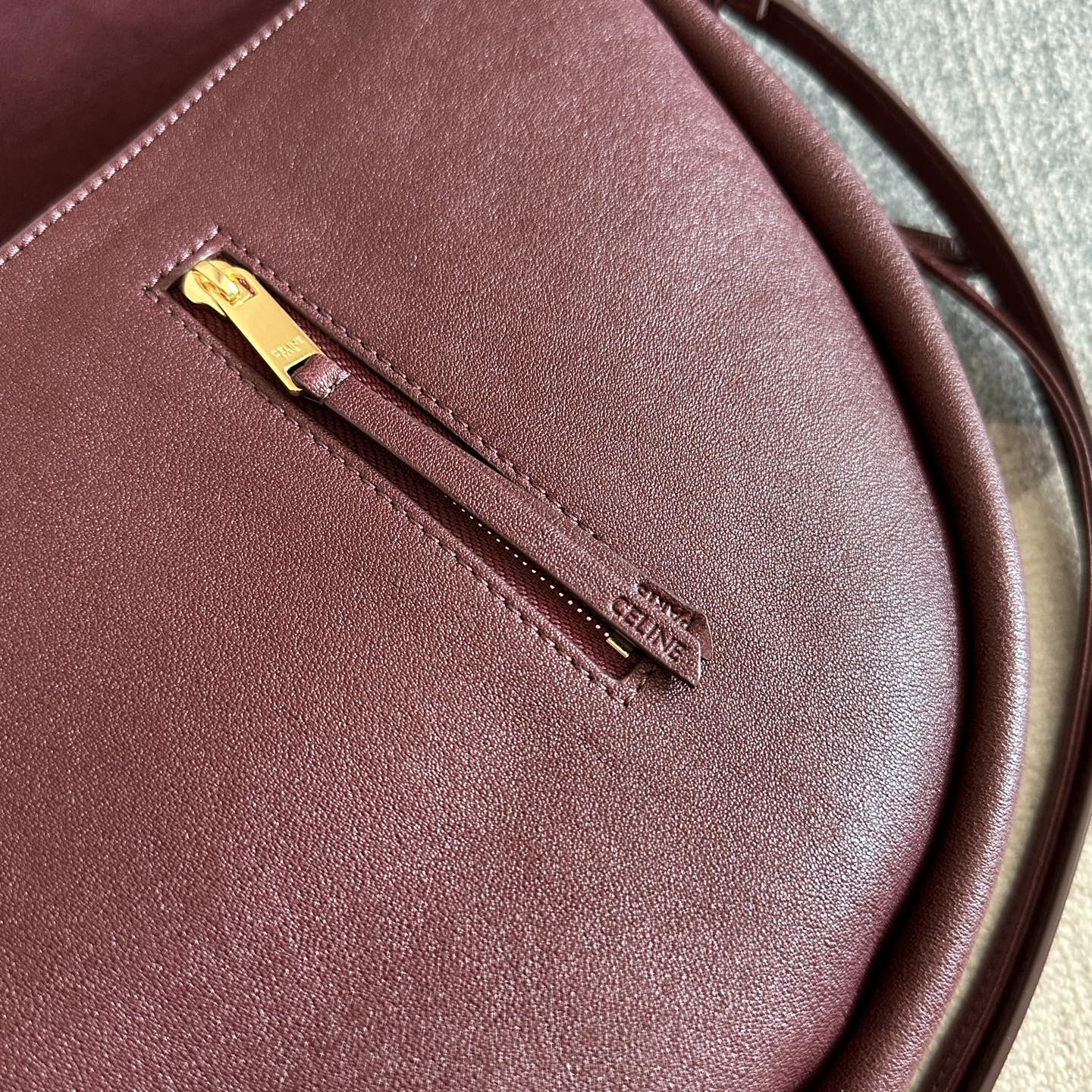 2026新着商品セリーヌショルダーバッグコピークラレットハーフムーンバッグシリーズ 124142最高級