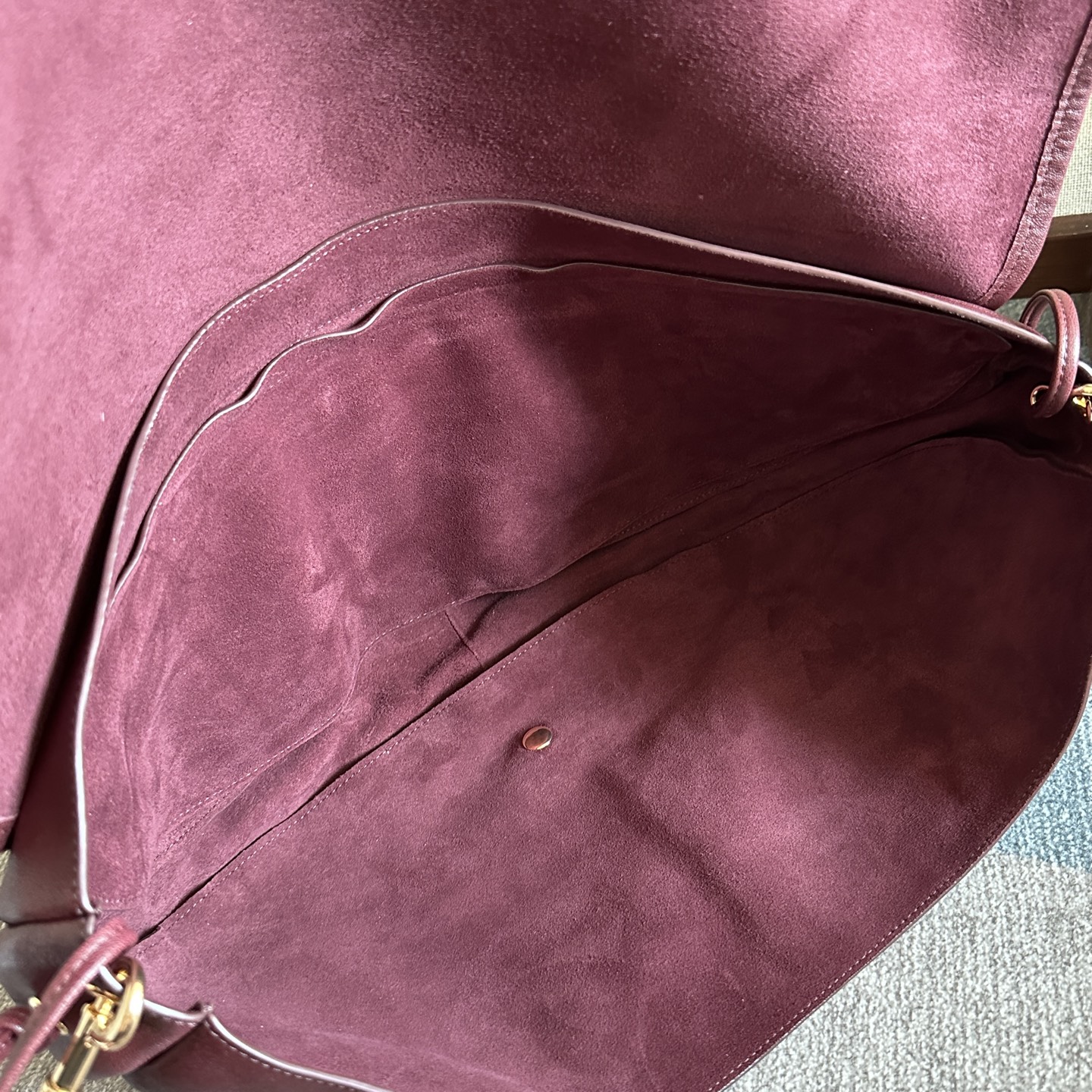 2026新着商品セリーヌショルダーバッグコピークラレットハーフムーンバッグシリーズ 124142代引きを販売