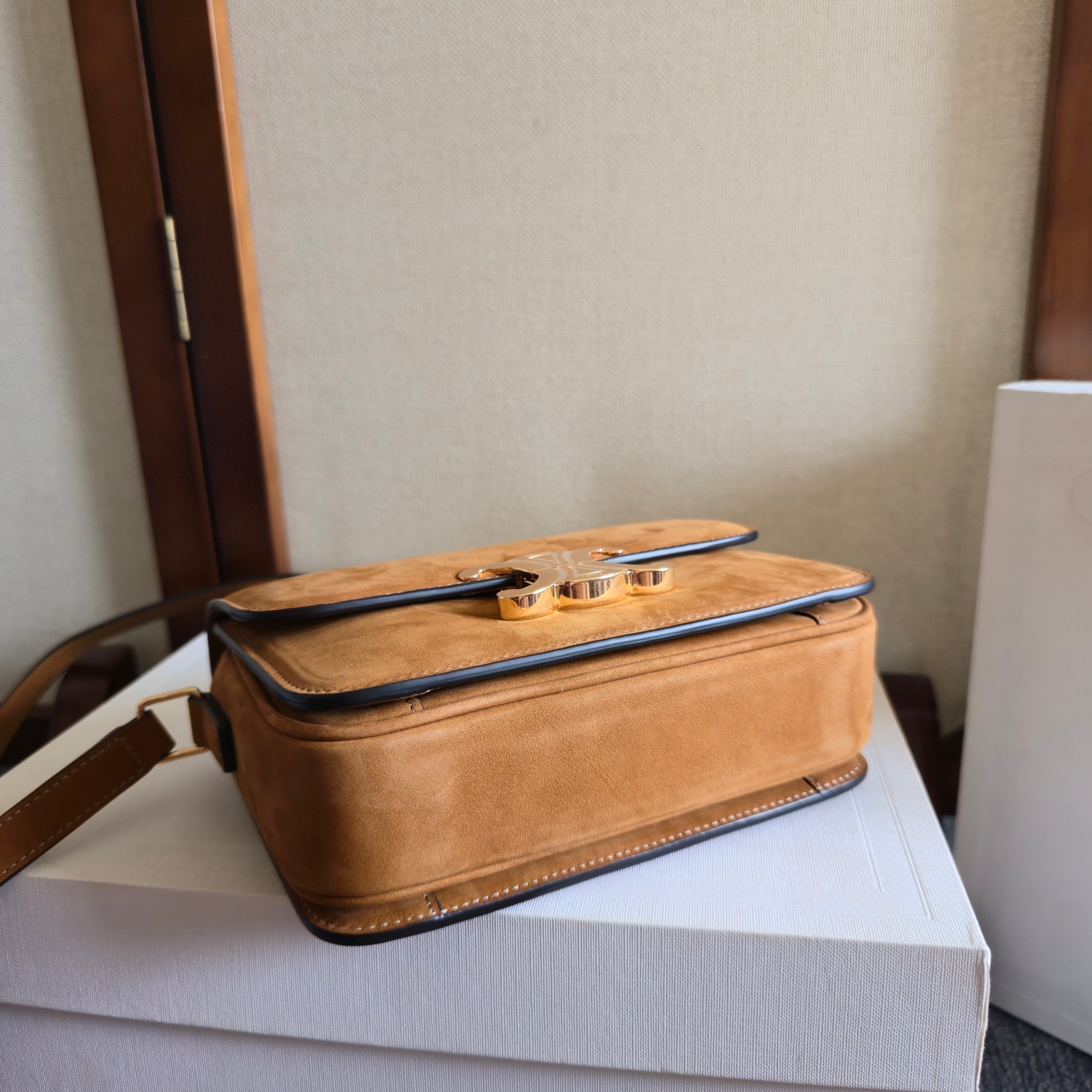 2026最新セリーヌコピープレミアム マット ベルベット風高級品スエードバッグ 188423高い品質