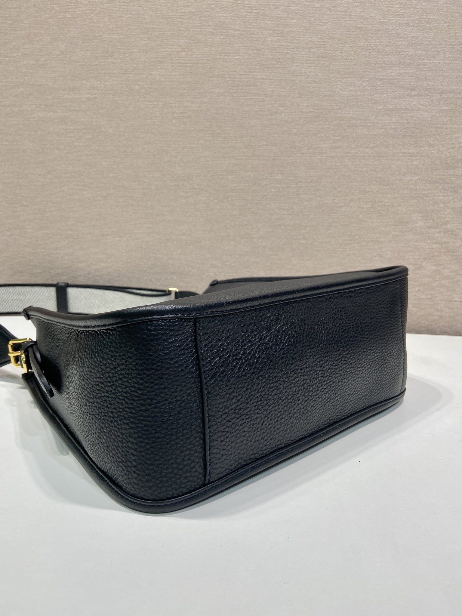 プラダコピーブラックファブリックワイン個性的偽物トートバッグ 1BC073-2人気