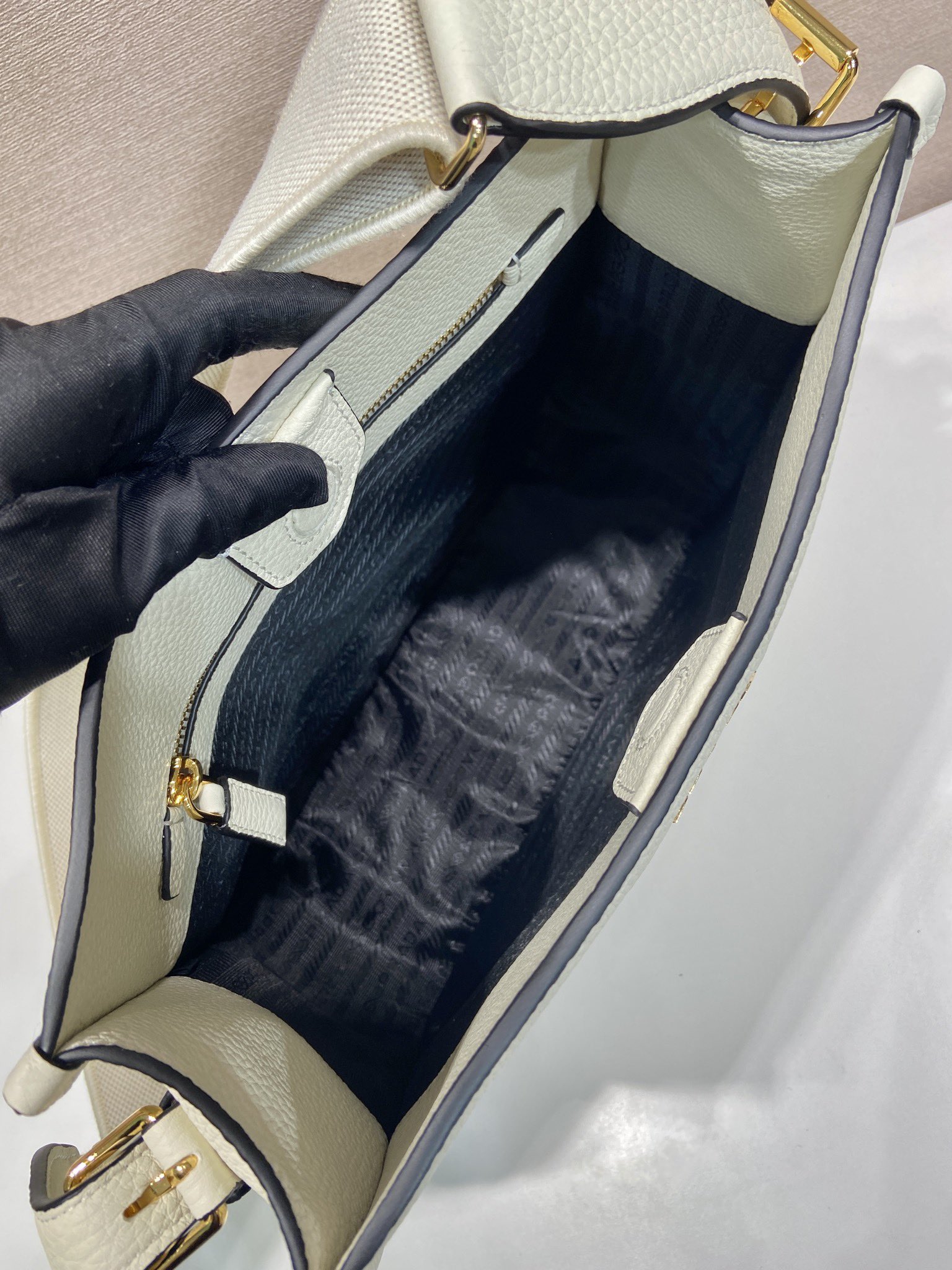 最も良いプラダファブリックワインスーパーコピートートバッグ激安価格登場! 1BC073-3代引きを販売