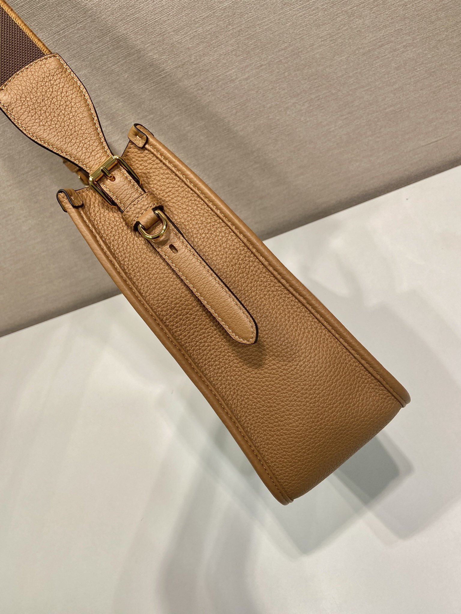 人気超絶のプラダコピーバッグファブリックワイントートバッグ入荷 1BC073-4高い品質