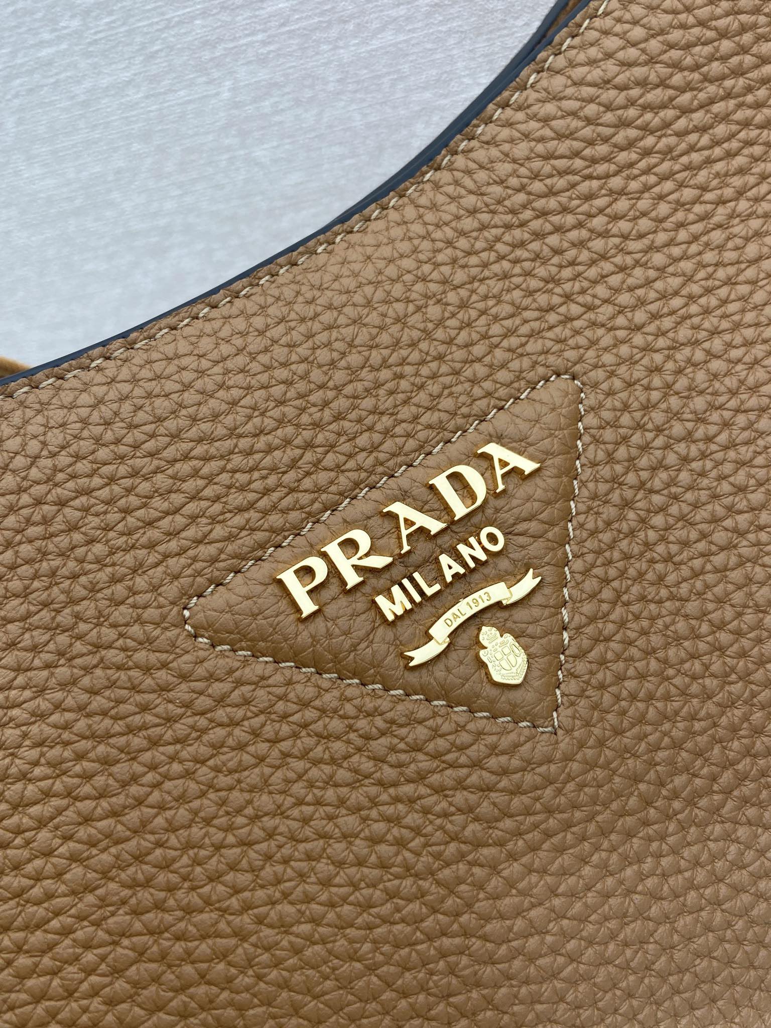 人気超絶のプラダコピーバッグファブリックワイントートバッグ入荷 1BC073-4N級品