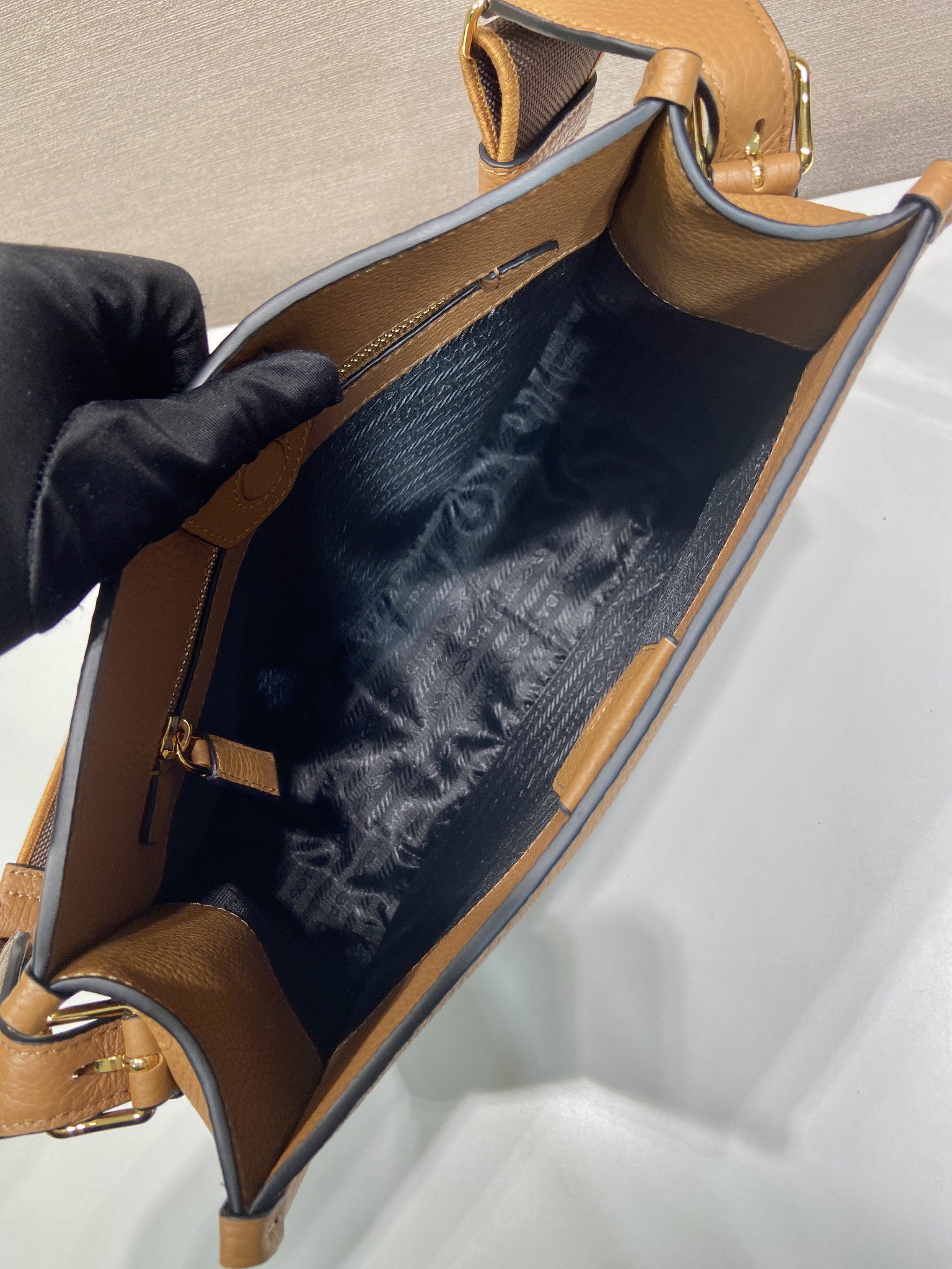 人気超絶のプラダコピーバッグファブリックワイントートバッグ入荷 1BC073-4代引きを販売