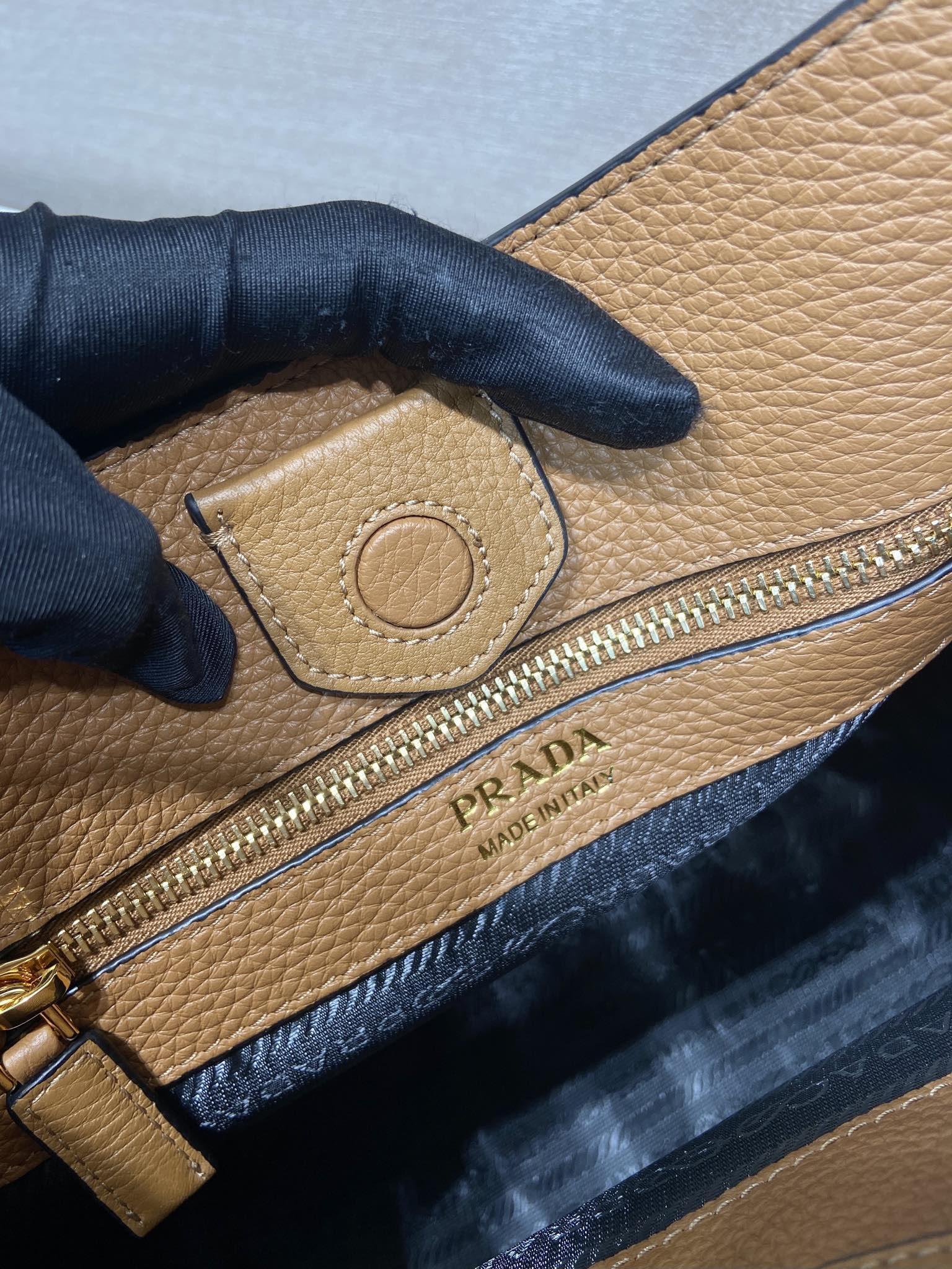 人気超絶のプラダコピーバッグファブリックワイントートバッグ入荷 1BC073-4品質保証