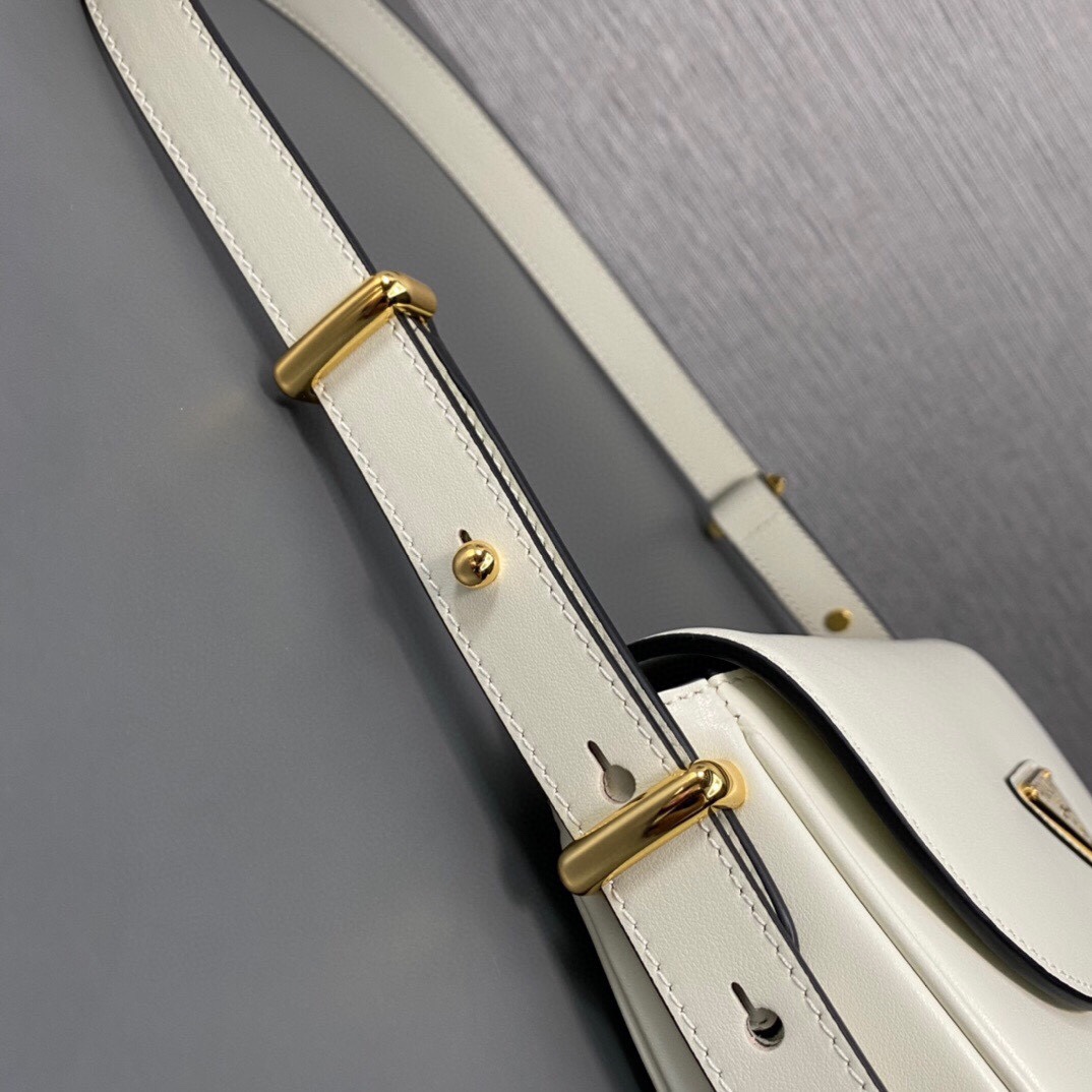 最新のスプラダ ムーン魅力スーパーコピーハンドバッグ 1BD365-1日本全国送料無料高い品質