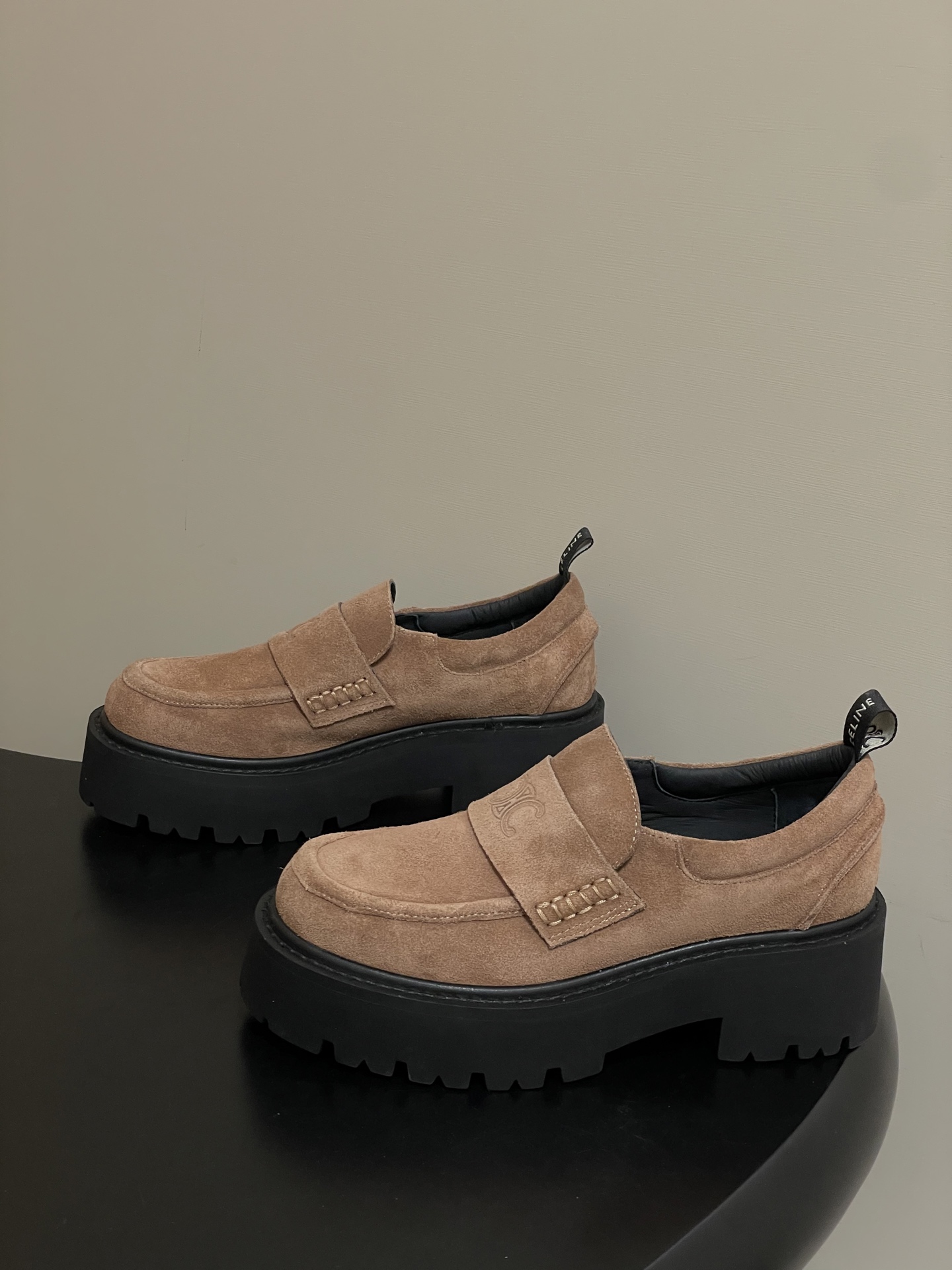 セリーヌダービーローファー2025年秋冬新作プラットフォームレースアップデザイン 332722通販