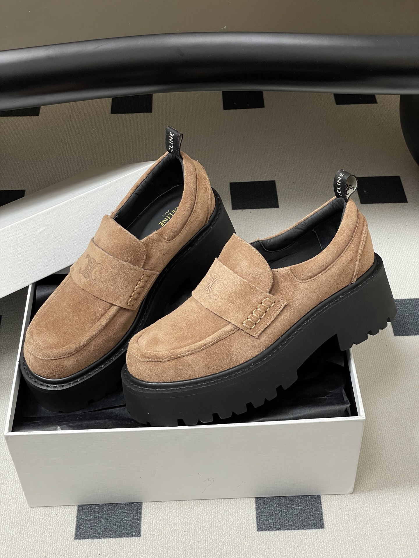 セリーヌダービーローファー2025年秋冬新作プラットフォームレースアップデザイン 332722激安送料無料