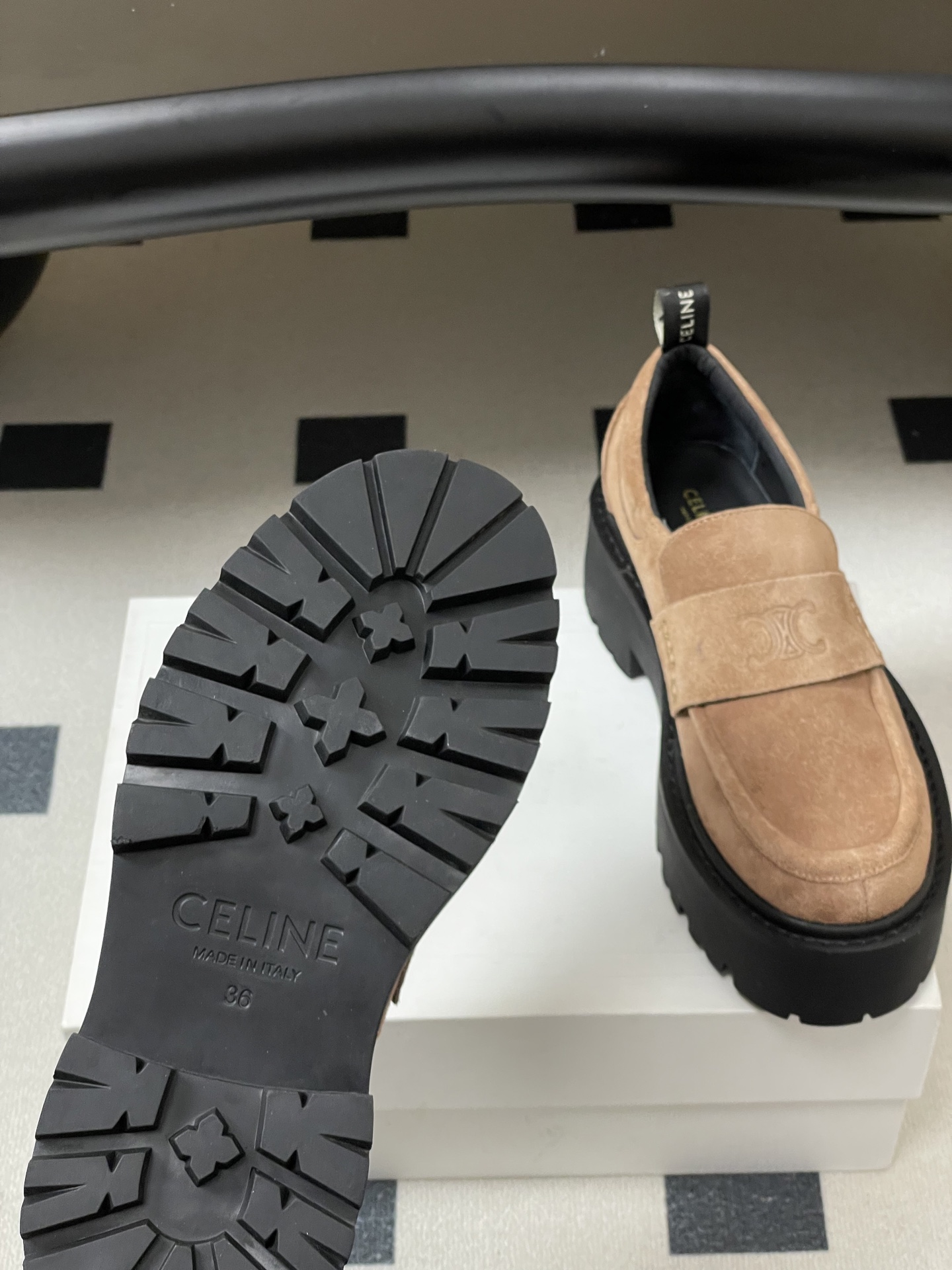 セリーヌダービーローファー2025年秋冬新作プラットフォームレースアップデザイン 332722最高級