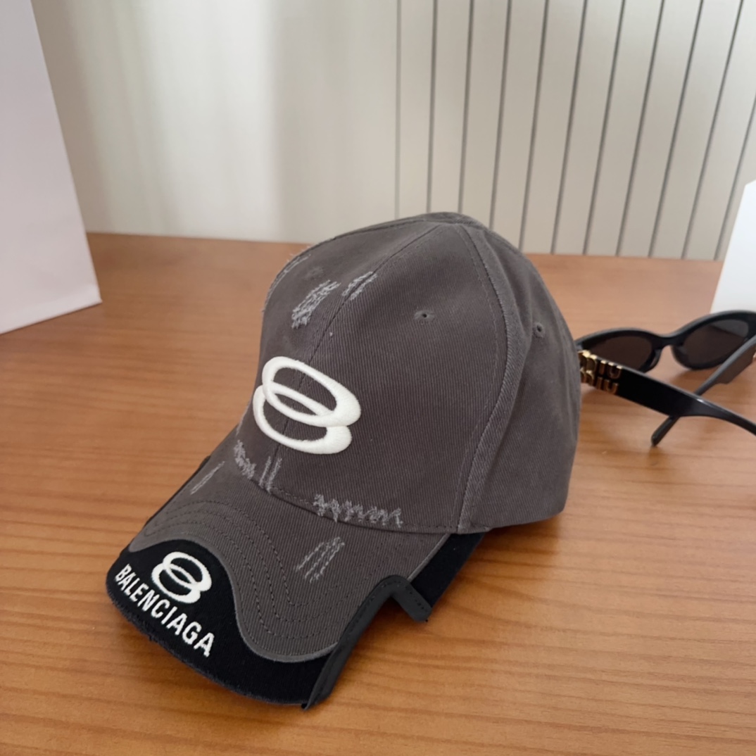 最新型出現バレンシアガスーパーコピー新作刺繍入りレターベースボールキャップ 345922通販