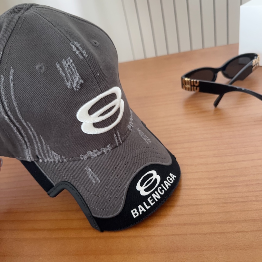 最新型出現バレンシアガスーパーコピー新作刺繍入りレターベースボールキャップ 345922代引きを販売