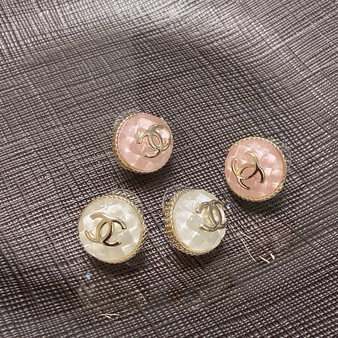 最高級感コピーシャネルのミニマリストキルティングクリスタルイヤリング 440989N級品