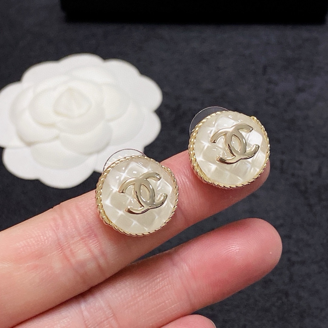 最高級感コピーシャネルのミニマリストキルティングクリスタルイヤリング 440989代引きを販売