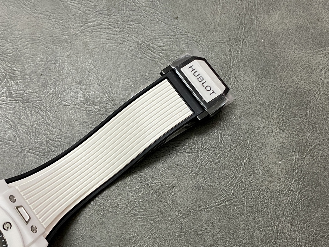 ウブロスーパーコピービッグバン時計ウニコ ホワイトセラミック 441.HX.1171.RX代引きを販売