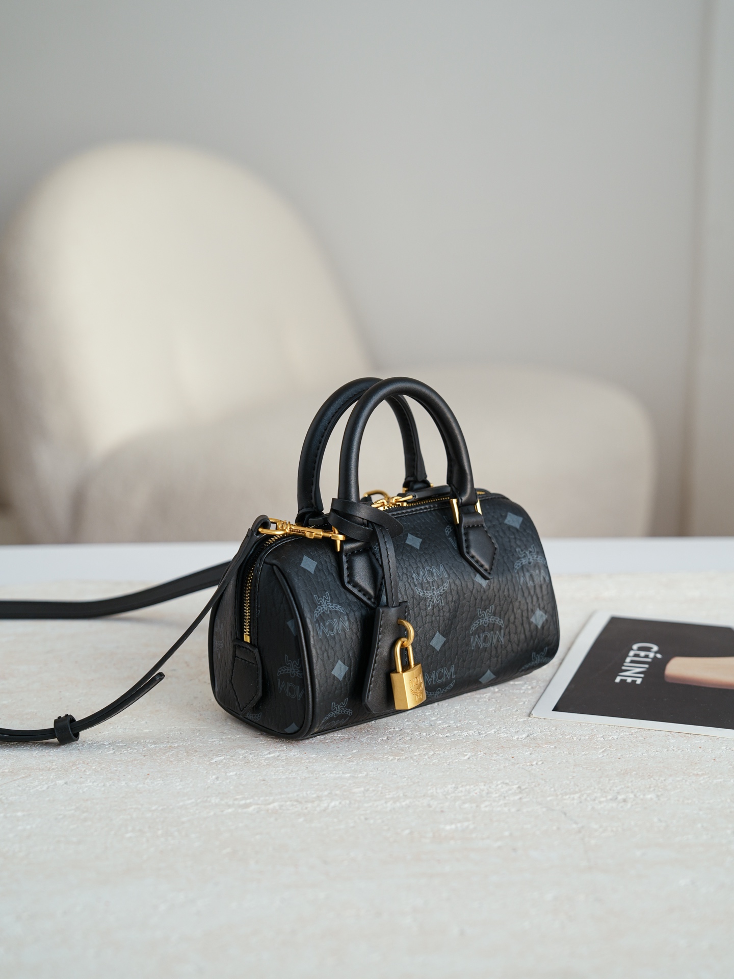 MCM新款可愛いブラック オールド フラワー オールオーバー プリントバッグ偽物品専門店です 442096激安送料無料